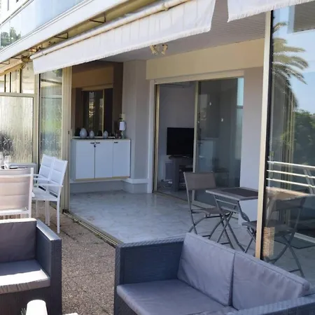 In Golfe Juan With Sea View דירה *